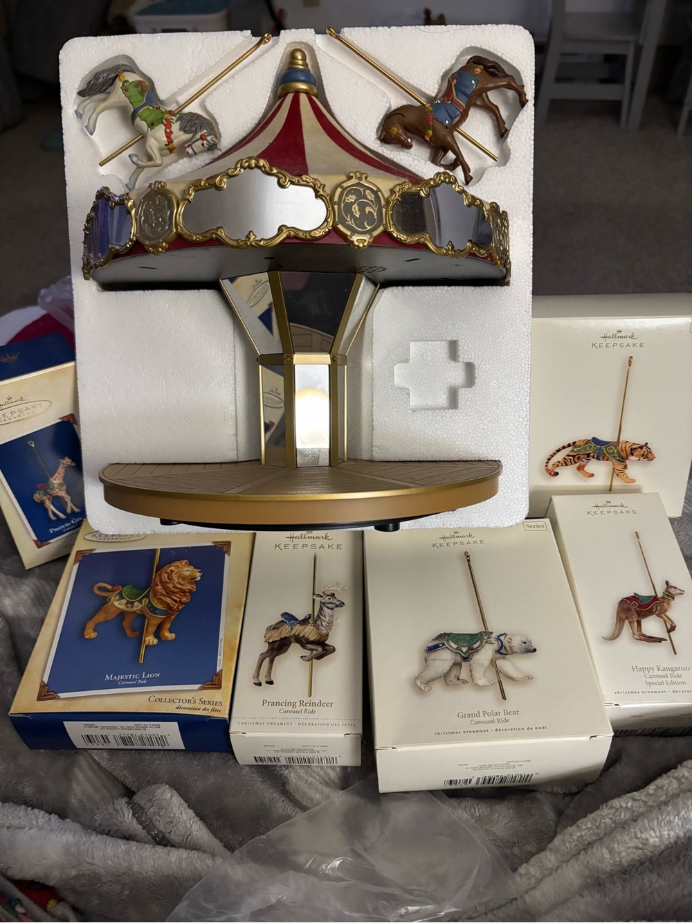 Hallmark Carousel w/ 8 animals 2004